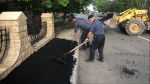 У сквера Памяти и Славы на ул.Гарданова завершилось обновление пешеходного тротуара. - Администрация г. Малгобек